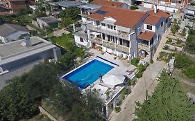 Villa Lana Apartments